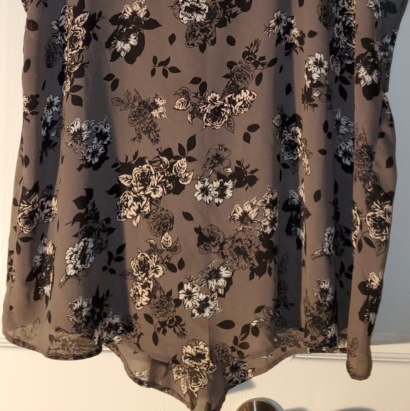 Torrid Size 2 Grey Lattice back shirt - Picture 2 of 4